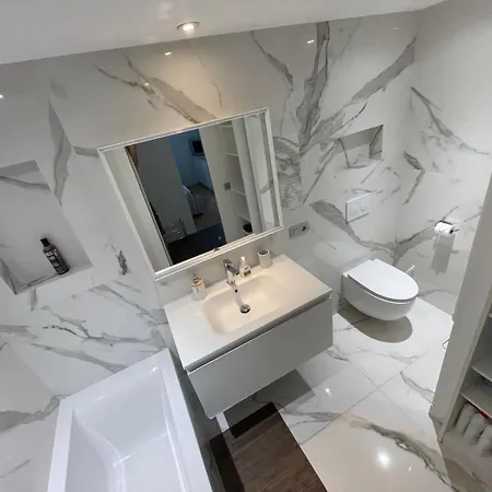 Monaco Monte-carlo Door Step - Luxury - 2 Bedrooms 2 Bathrooms - Superb Modern Fully Equipped Saint-Antoine (Alpes-Maritimes)